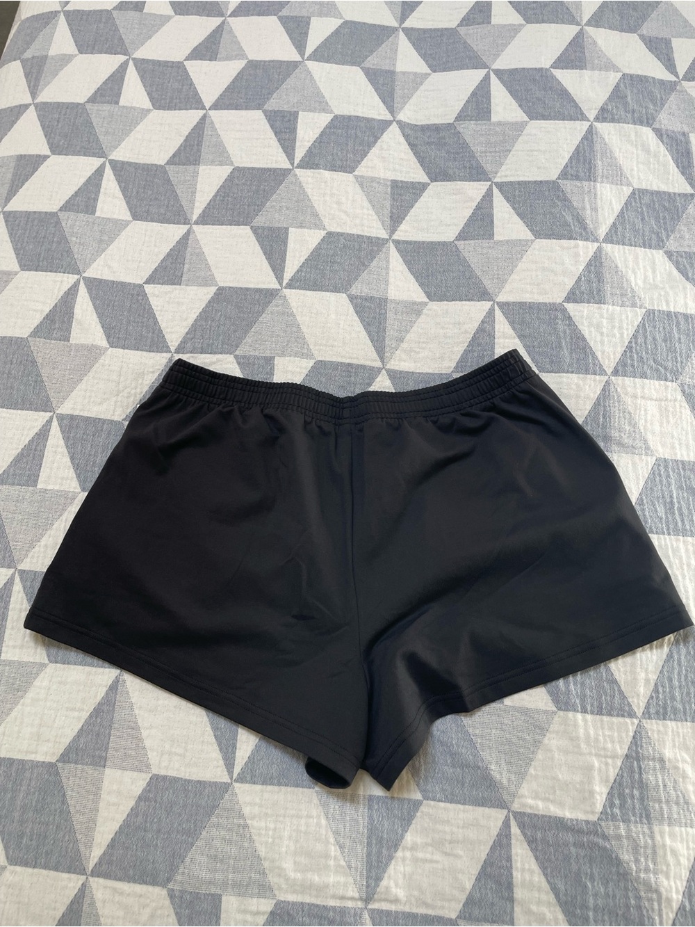 Vuori Halo Short Solid Black - Picture 2 of 4